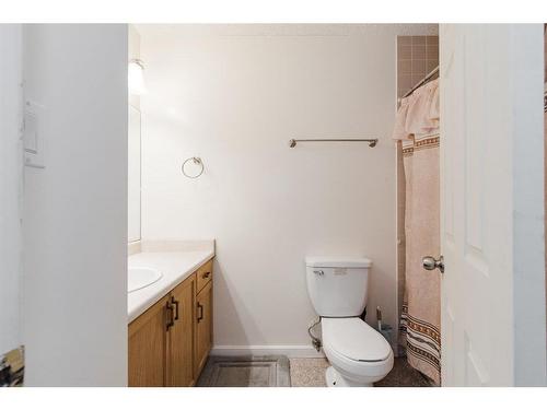 260 Bacon Place, Fort Mcmurray, AB - Indoor Photo Showing Bathroom