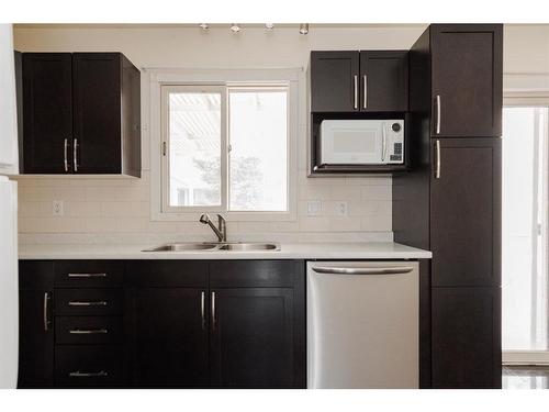 260 Bacon Place, Fort Mcmurray, AB - Indoor Photo Showing Kitchen With Double Sink