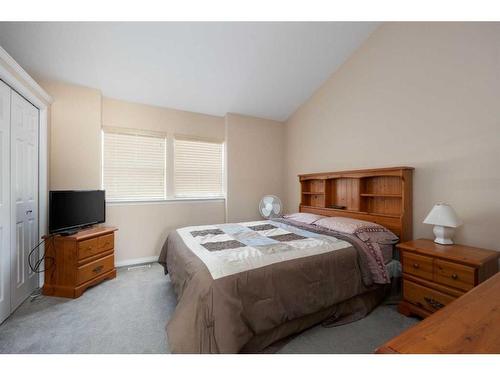 305-123 Arabian Drive, Fort Mcmurray, AB - Indoor Photo Showing Bedroom