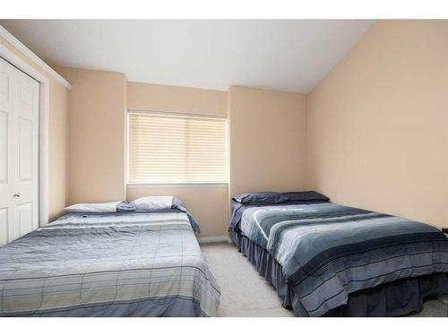 305-123 Arabian Drive, Fort Mcmurray, AB - Indoor Photo Showing Bedroom