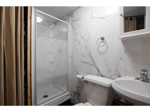 305-123 Arabian Drive, Fort Mcmurray, AB - Indoor Photo Showing Bathroom