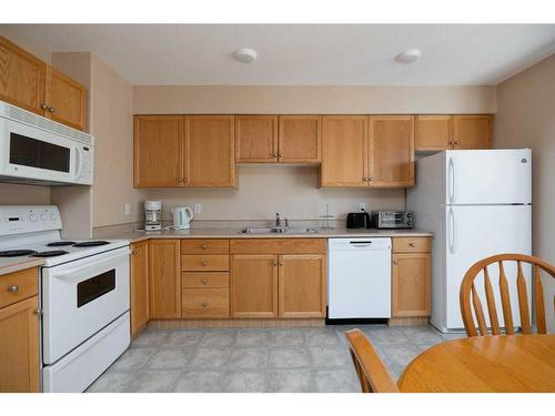 305-123 Arabian Drive, Fort Mcmurray, AB - Indoor Photo Showing Kitchen With Double Sink