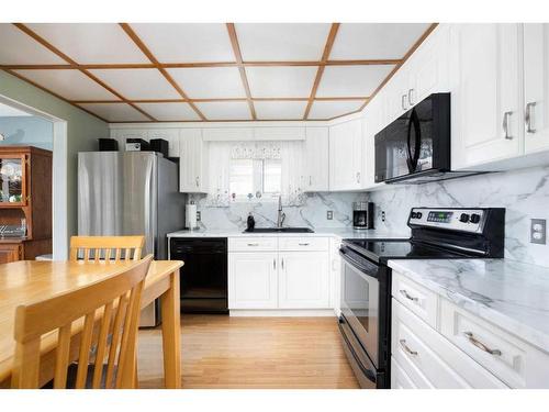 441 Signal Road, Fort Mcmurray, AB - Indoor Photo Showing Kitchen