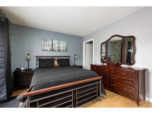 441 Signal Road, Fort Mcmurray, AB - Indoor Photo Showing Bedroom