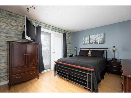 441 Signal Road, Fort Mcmurray, AB - Indoor Photo Showing Bedroom