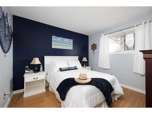 441 Signal Road, Fort Mcmurray, AB - Indoor Photo Showing Bedroom