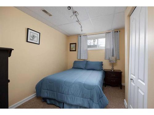 441 Signal Road, Fort Mcmurray, AB - Indoor Photo Showing Bedroom