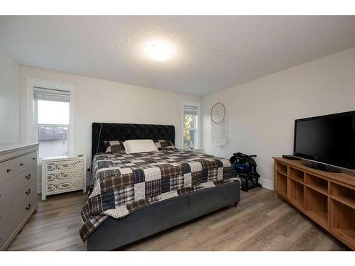 337 Burton Place, Fort Mcmurray, AB - Indoor Photo Showing Bedroom