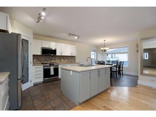 337 Burton Place, Fort Mcmurray, AB - Indoor Photo Showing Kitchen