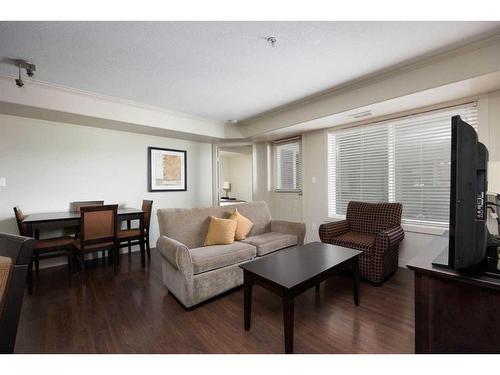 311-118 Millennium Drive, Fort Mcmurray, AB - Indoor Photo Showing Living Room