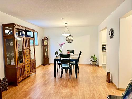 103-9508 99 Street, Lac La Biche, AB - Indoor Photo Showing Dining Room