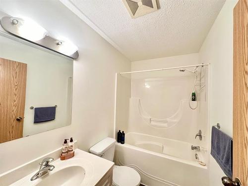 103-9508 99 Street, Lac La Biche, AB - Indoor Photo Showing Bathroom