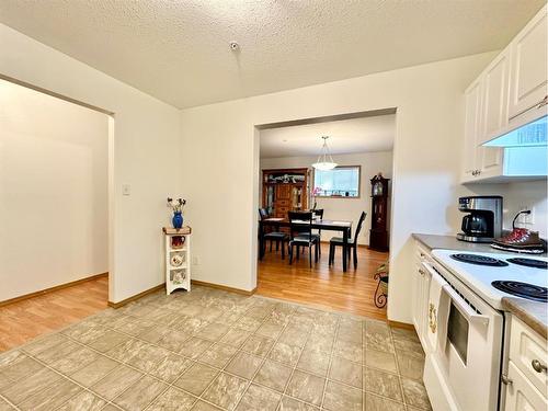 103-9508 99 Street, Lac La Biche, AB - Indoor Photo Showing Kitchen