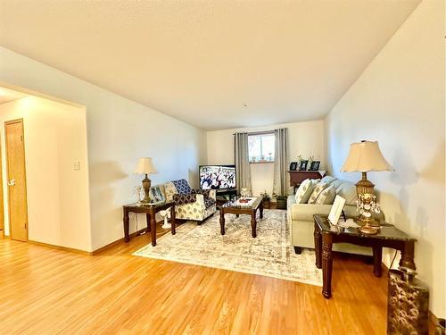 103-9508 99 Street, Lac La Biche, AB - Indoor Photo Showing Living Room