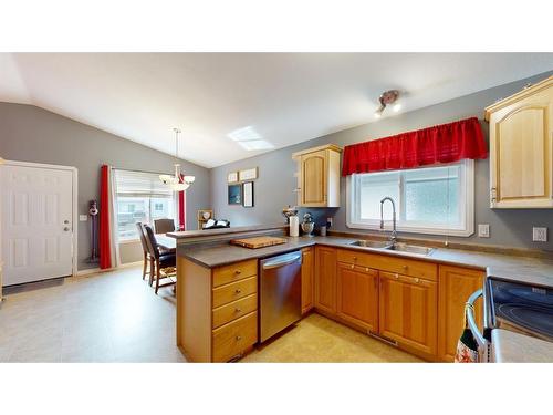 337 Diefenbaker Drive, Fort Mcmurray, AB - Indoor Photo Showing Kitchen