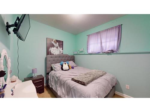 337 Diefenbaker Drive, Fort Mcmurray, AB - Indoor Photo Showing Bedroom