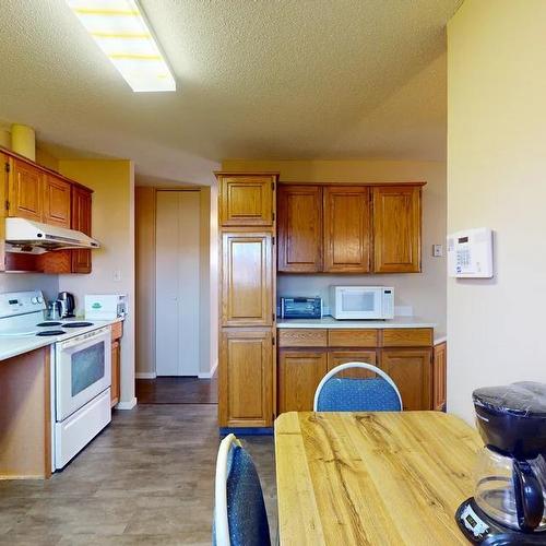 20 Fitzgerald Avenue, Fort Mcmurray, AB - Indoor Photo Showing Kitchen