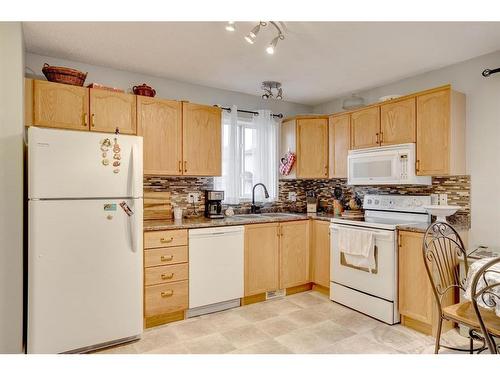 197 Kodiak Crescent, Fort Mcmurray, AB - Indoor Photo Showing Kitchen