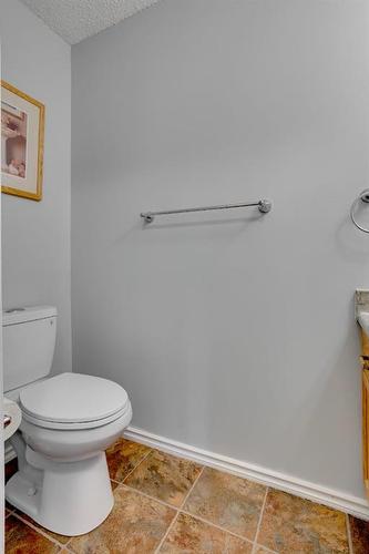 197 Kodiak Crescent, Fort Mcmurray, AB - Indoor Photo Showing Bathroom