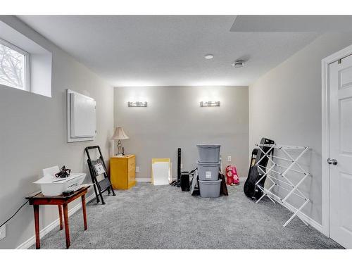 197 Kodiak Crescent, Fort Mcmurray, AB - Indoor Photo Showing Other Room