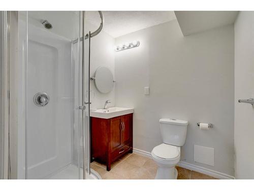 197 Kodiak Crescent, Fort Mcmurray, AB - Indoor Photo Showing Bathroom