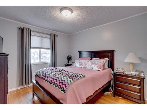 197 Kodiak Crescent, Fort Mcmurray, AB - Indoor Photo Showing Bedroom