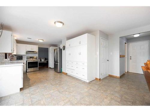 287 Cornwall Drive, Fort Mcmurray, AB - Indoor Photo Showing Kitchen