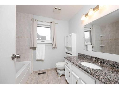 287 Cornwall Drive, Fort Mcmurray, AB - Indoor Photo Showing Bathroom