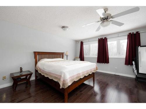 287 Cornwall Drive, Fort Mcmurray, AB - Indoor Photo Showing Bedroom