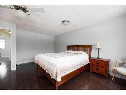 287 Cornwall Drive, Fort Mcmurray, AB - Indoor Photo Showing Bedroom