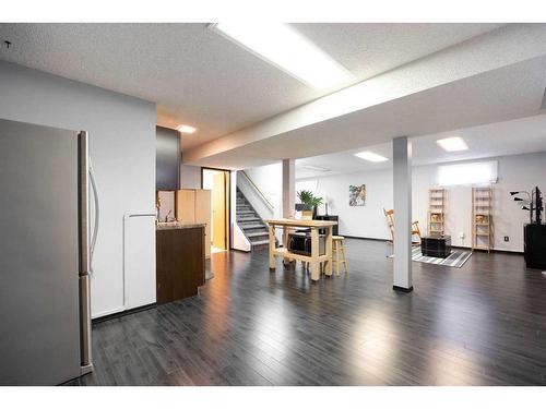 287 Cornwall Drive, Fort Mcmurray, AB - Indoor Photo Showing Living Room