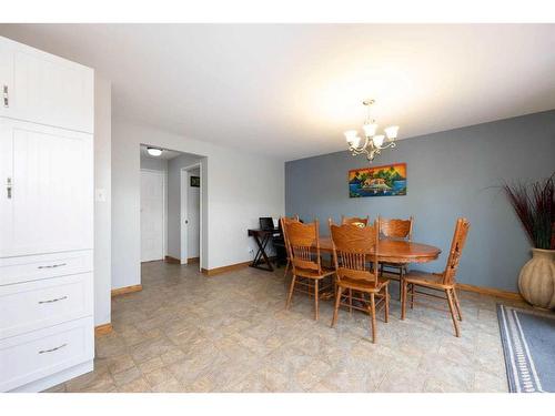 287 Cornwall Drive, Fort Mcmurray, AB - Indoor Photo Showing Dining Room