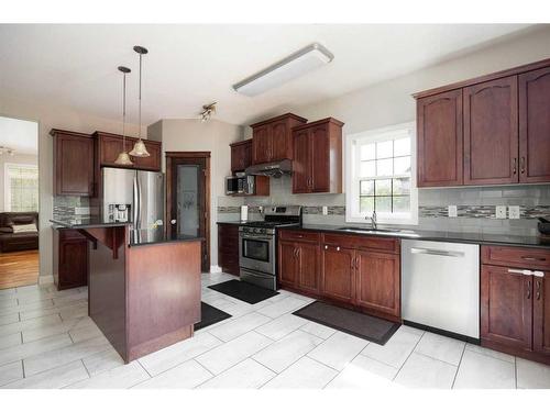 174 Grouse Way, Fort Mcmurray, AB - Indoor Photo Showing Kitchen