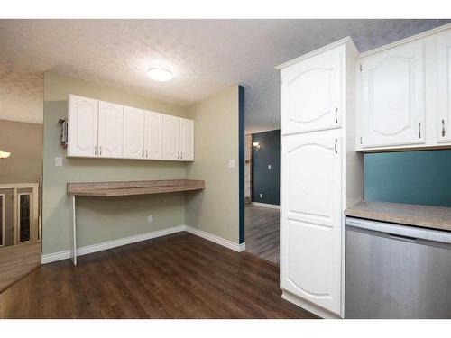 176 Torrie Bay, Fort Mcmurray, AB - Indoor Photo Showing Kitchen