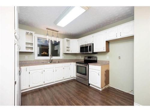 176 Torrie Bay, Fort Mcmurray, AB - Indoor Photo Showing Kitchen