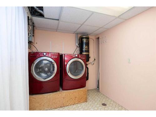 176 Torrie Bay, Fort Mcmurray, AB - Indoor Photo Showing Laundry Room