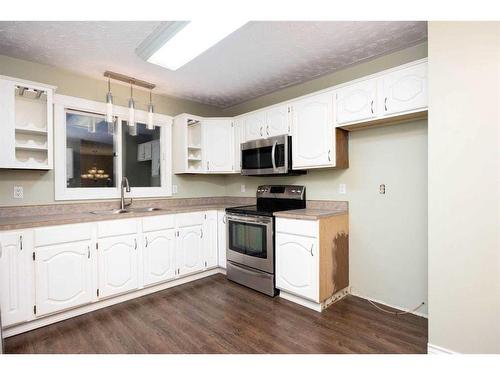 176 Torrie Bay, Fort Mcmurray, AB - Indoor Photo Showing Kitchen