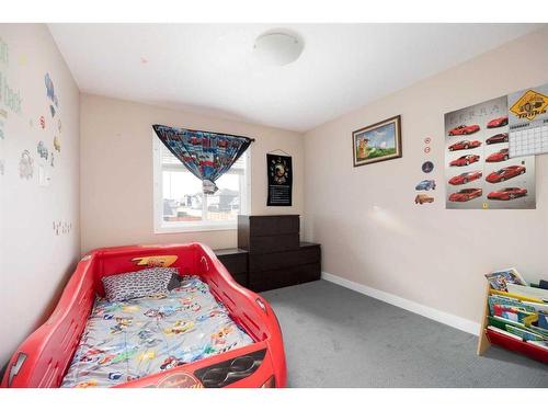 224 Beaverlodge Close, Fort Mcmurray, AB - Indoor Photo Showing Bedroom