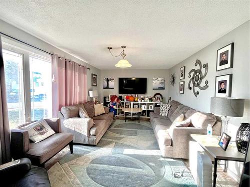 32 Lakeview Crescent, Lac La Biche, AB - Indoor Photo Showing Living Room