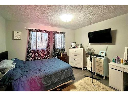 32 Lakeview Crescent, Lac La Biche, AB - Indoor Photo Showing Bedroom