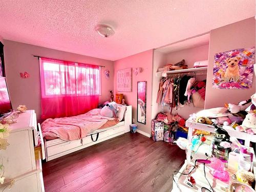 32 Lakeview Crescent, Lac La Biche, AB - Indoor Photo Showing Bedroom