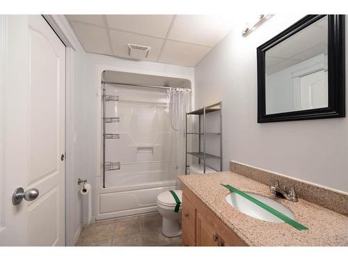 130 Paris Bay, Fort Mcmurray, AB - Indoor Photo Showing Bathroom