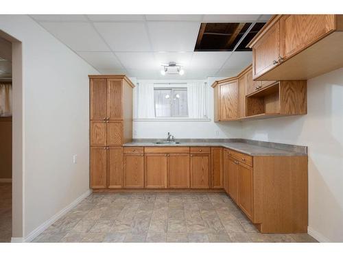 130 Paris Bay, Fort Mcmurray, AB - Indoor Photo Showing Kitchen