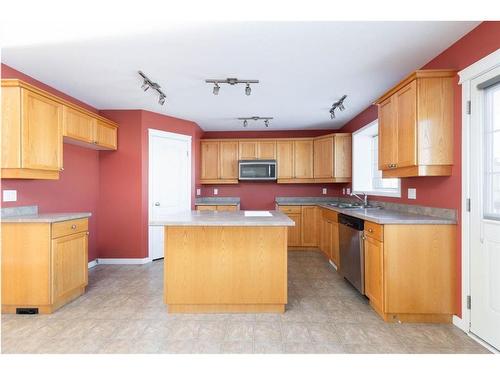 130 Paris Bay, Fort Mcmurray, AB - Indoor Photo Showing Kitchen With Double Sink