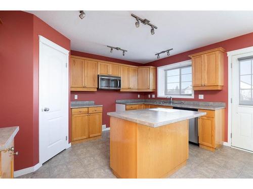 130 Paris Bay, Fort Mcmurray, AB - Indoor Photo Showing Kitchen