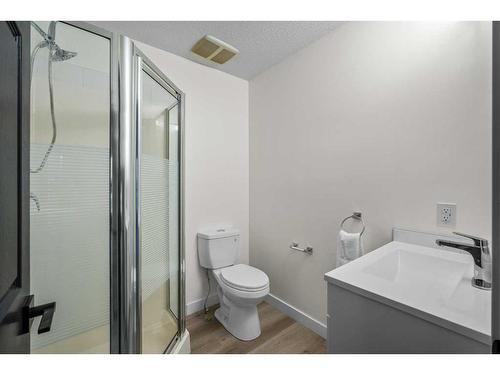 4103-200 Lougheed Drive, Fort Mcmurray, AB - Indoor Photo Showing Bathroom