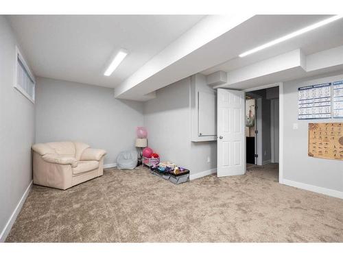 147 Alderwood Drive, Fort Mcmurray, AB - Indoor Photo Showing Other Room