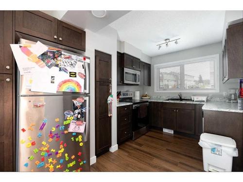 147 Alderwood Drive, Fort Mcmurray, AB - Indoor Photo Showing Kitchen