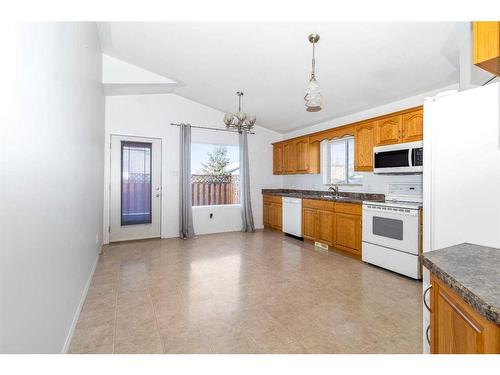 134 Lanauze Street, Fort Mcmurray, AB - Indoor Photo Showing Kitchen