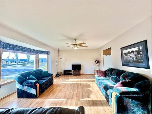 10012 102 Ave, Lac La Biche, AB - Indoor Photo Showing Living Room